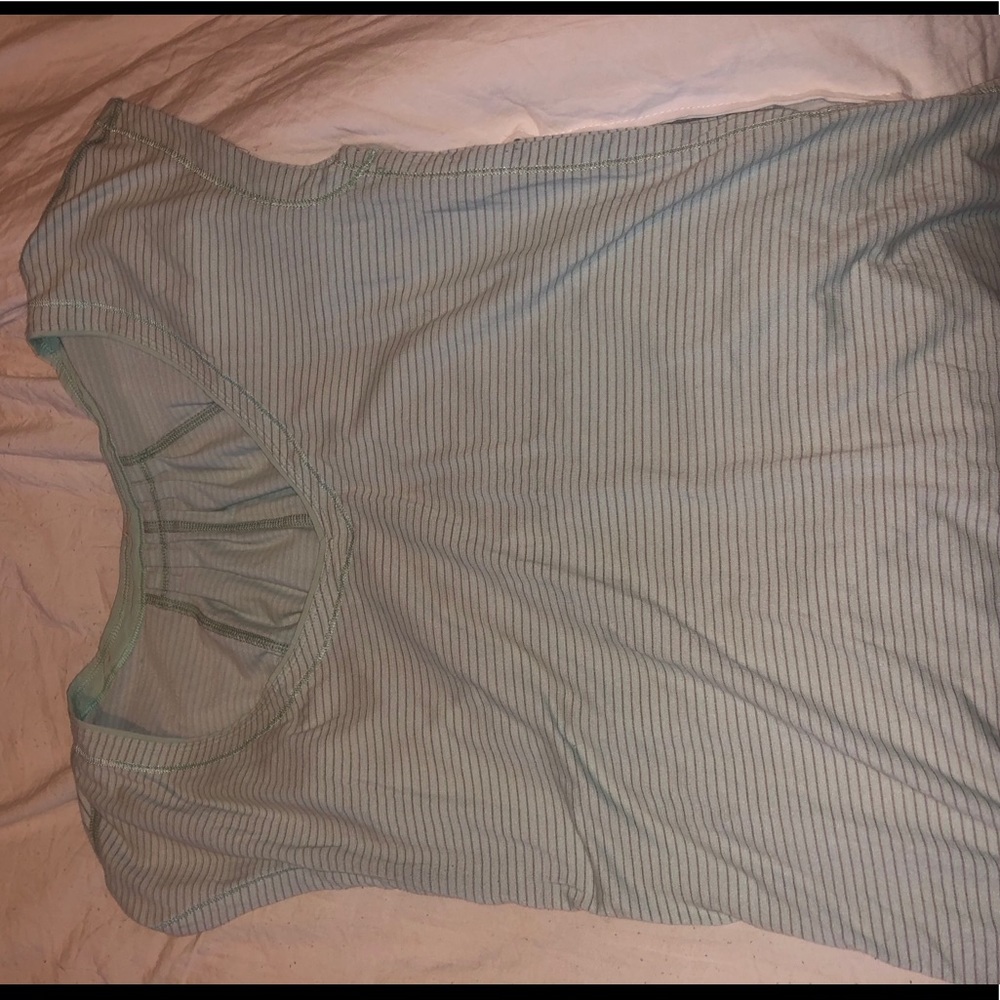 Size 6 Lululemon sleeveless shirt